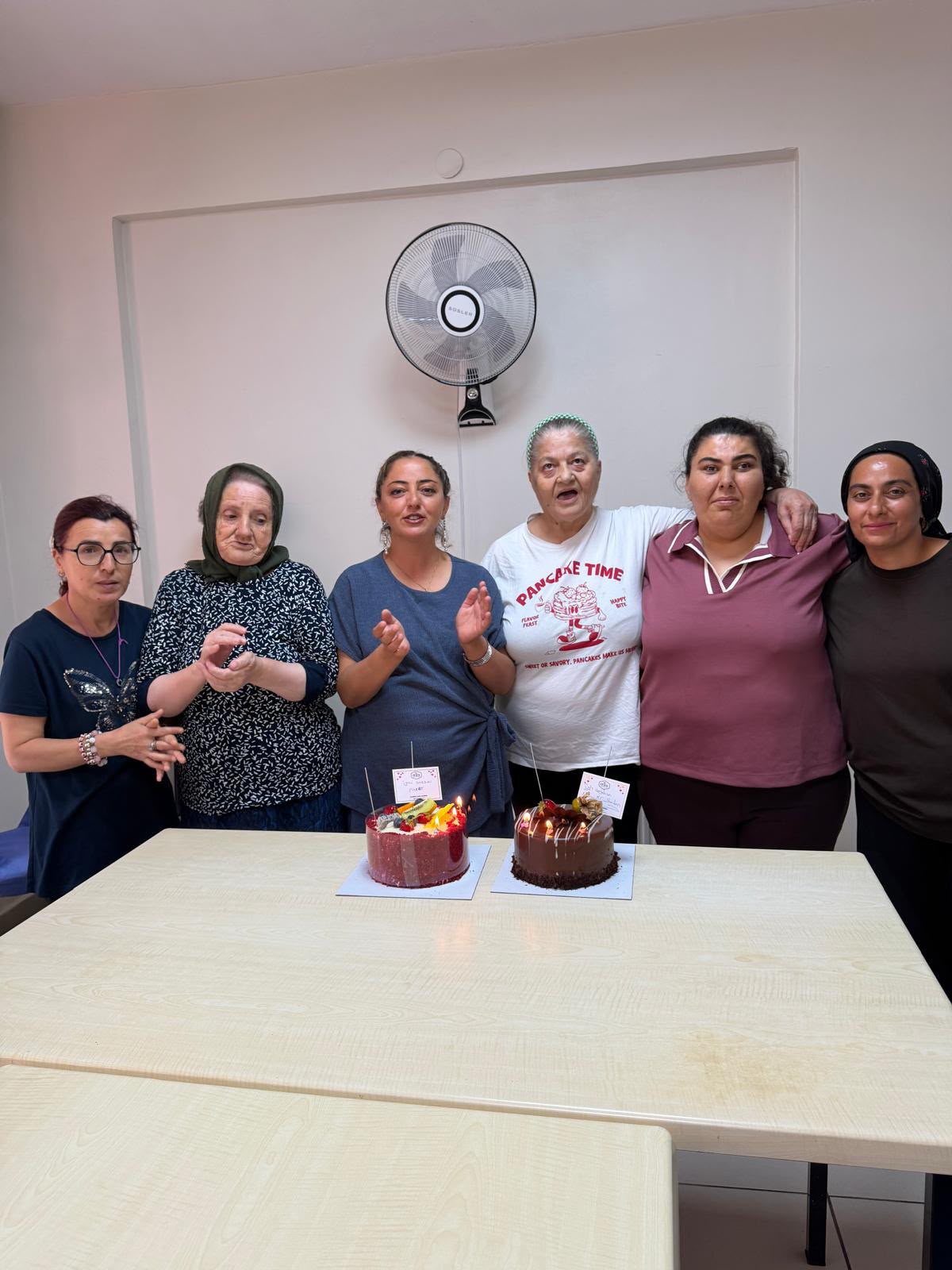 Özel bireylere doğum günü kutlaması