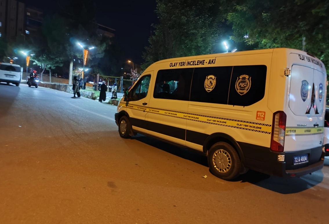 Parkta silahlı ve bıçaklı kavga