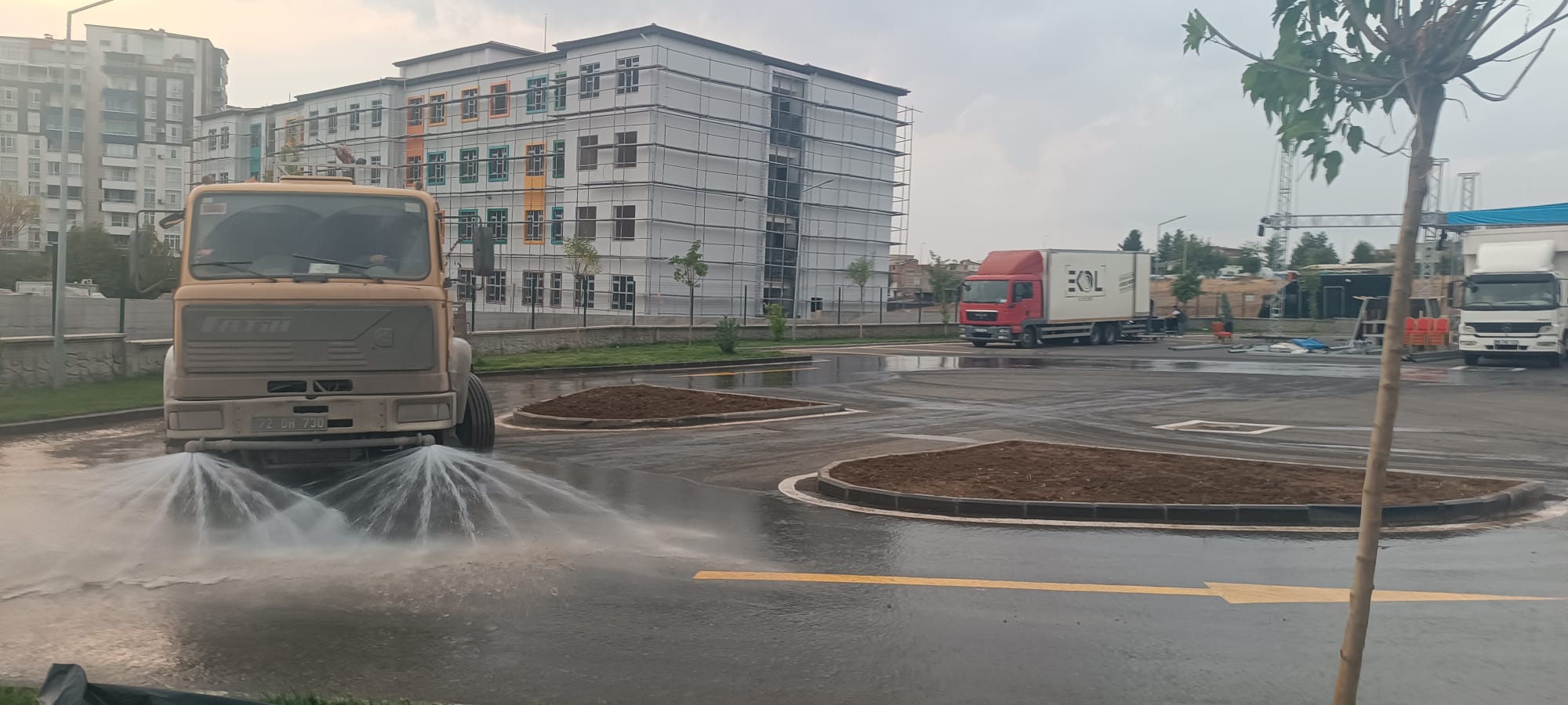 Temizlik çalışmaları aralıksız sürüyor