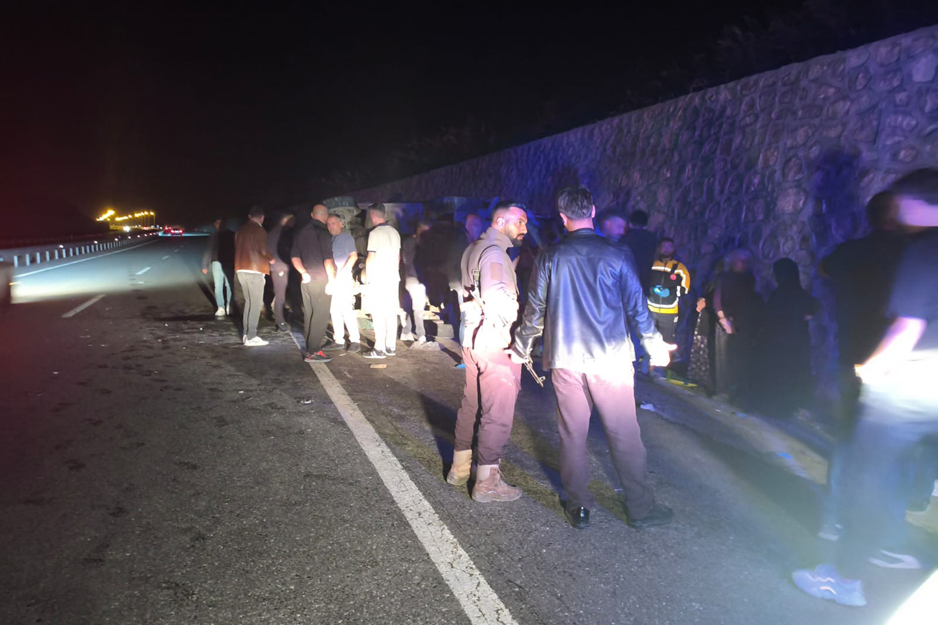 Tünel geçişinde takla attı: 11 Yaralı