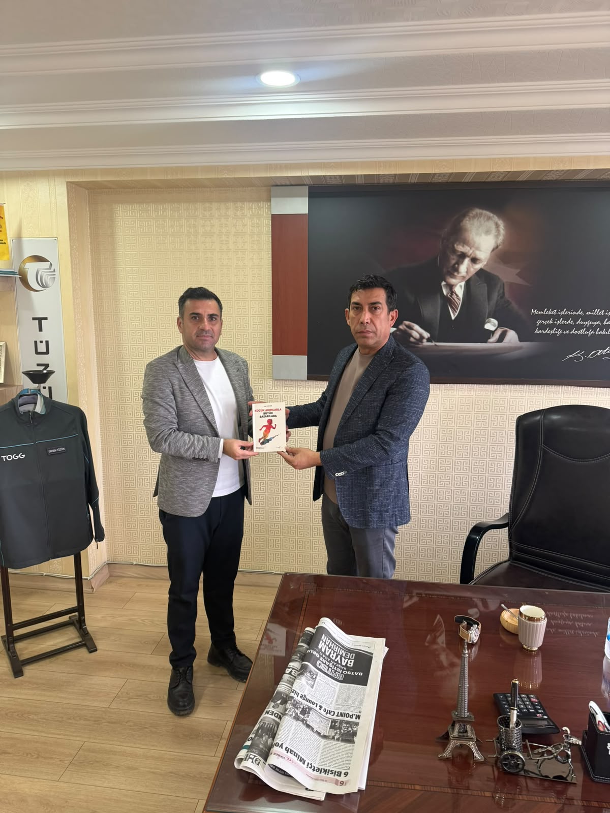 Tüzün’den köy çocuklarına kitap desteği