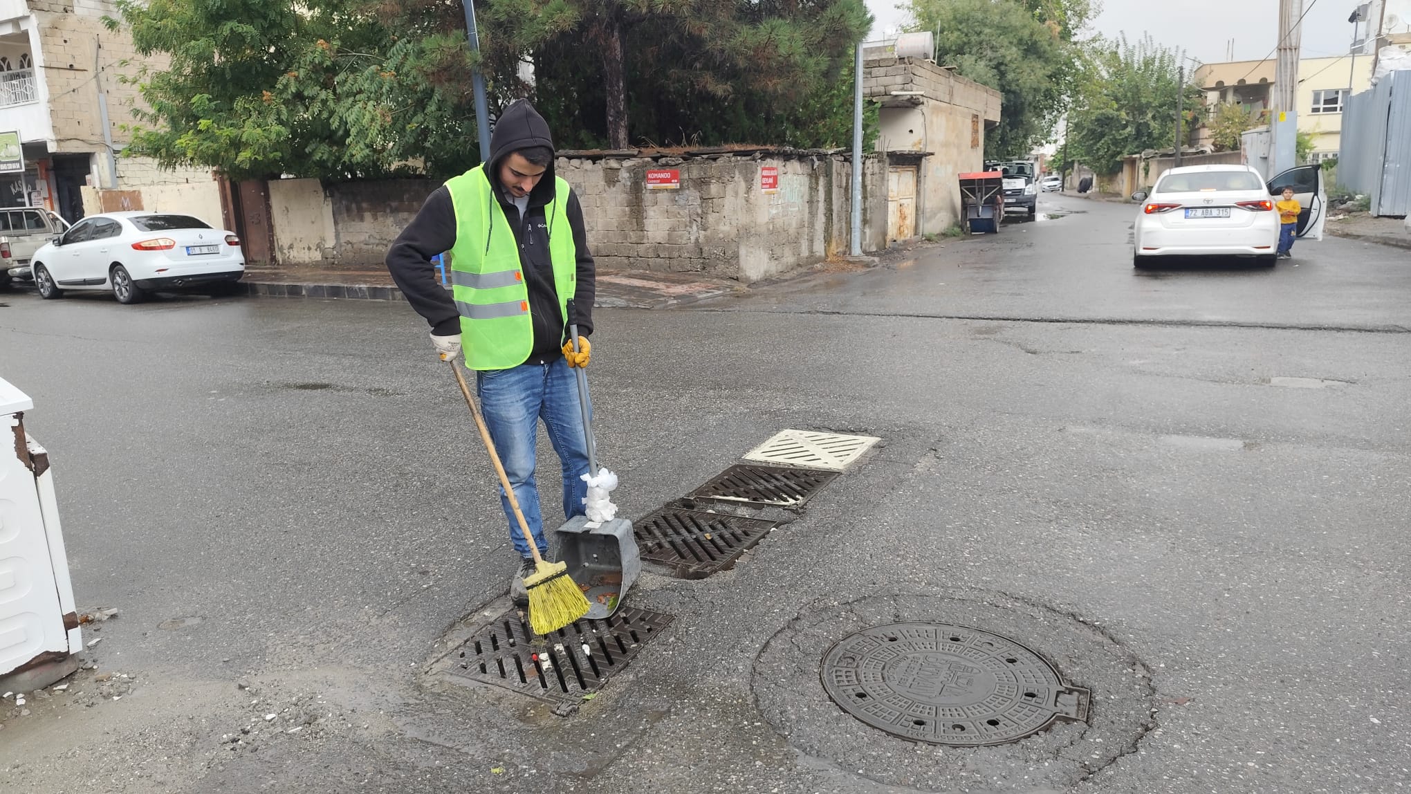 Yağmura karşı mazgal mesaisi